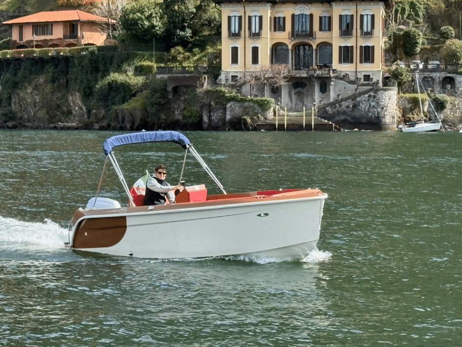 Manara 585 Sunday boat on Lake Como
